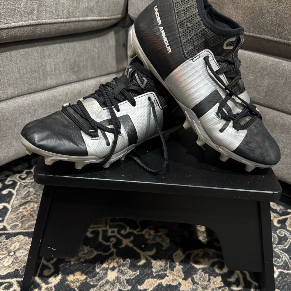 Under Armour Youth 6Y Black and Gray Football Cleats